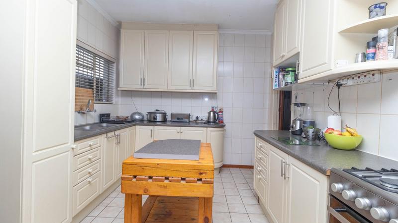 5 Bedroom Property for Sale in De Kuilen Western Cape